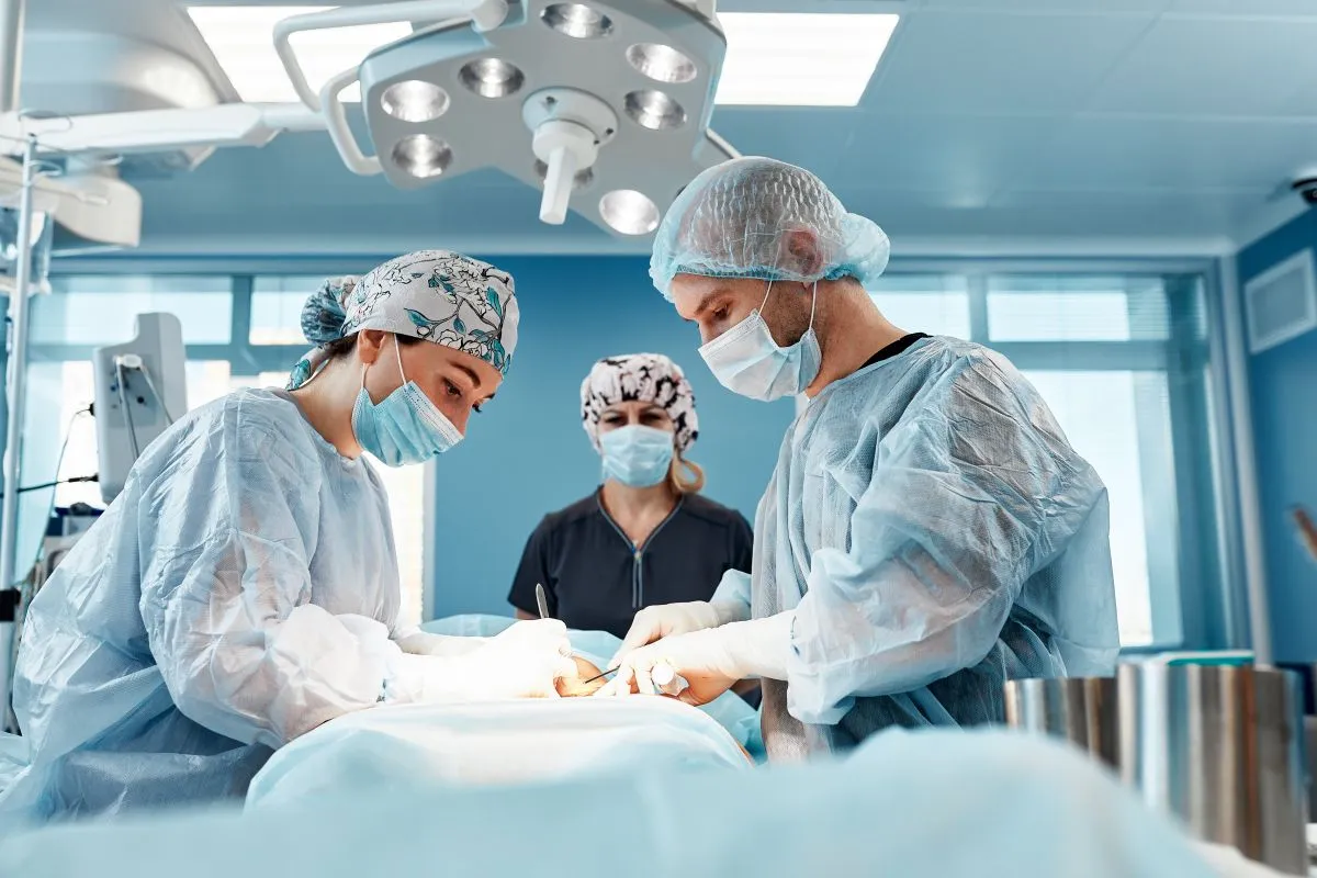 “Cosmetic cowboy” crackdown: England proposes beauty  procedure restrictions